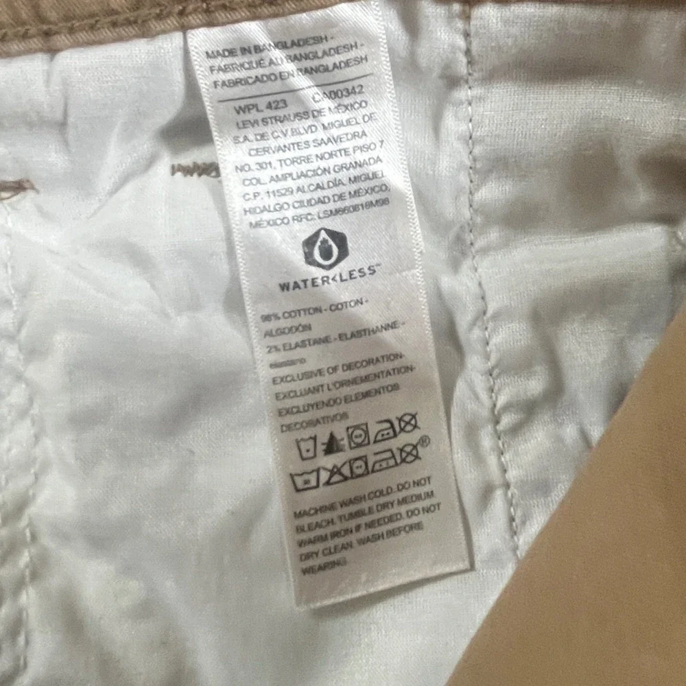 Signature Levis Athletic Chino Pants Mens Tag 36x32 Meas 38x30 Tan Utility EUC